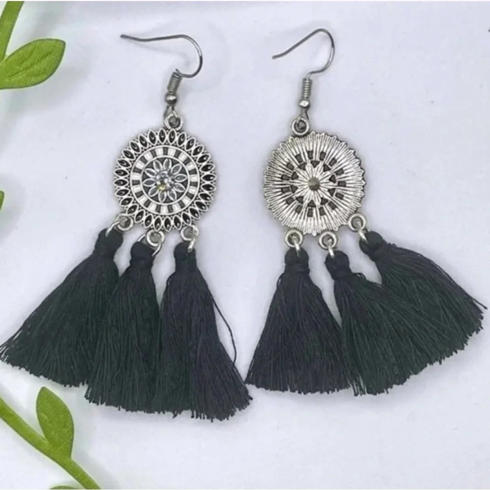 NWT Cute Black Fringe Tassel Bohemian Style Pierced Earrings w/ Silver Accents!